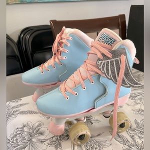 Girls Roller Skates Adjustable Size 5-7 Baby Blue and Pink, Wings on Side